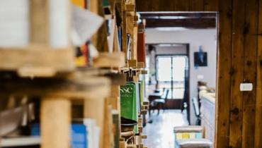 A shelf with books on it.