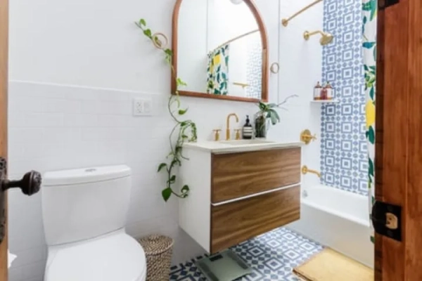 Bathroom with green plants.