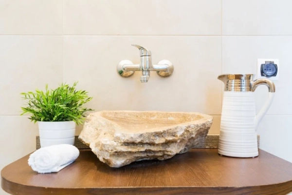 Creative shape bathroom sink.