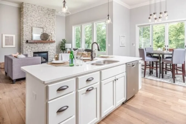 Modern kitchen with whtie countertop.