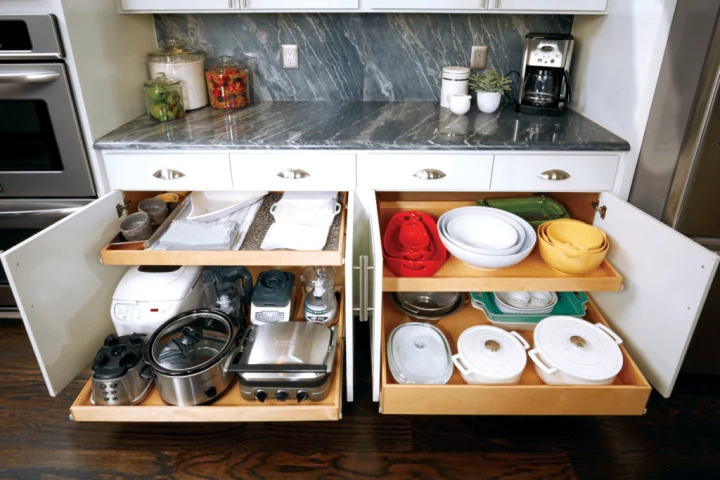 Well organized kitchen cabinets.